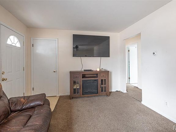 5th image of 60 Richard Dr