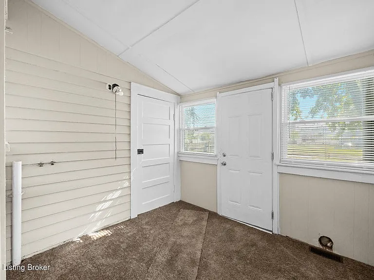 3129 Taylor Blvd — Photo 12