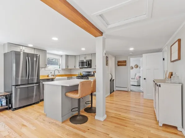 84 Hammond St, Rowley, MA 01969