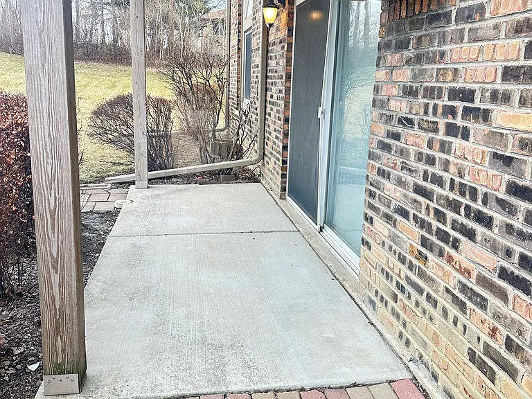9S240 Lake Dr #108-BLDG17B — Photo 4