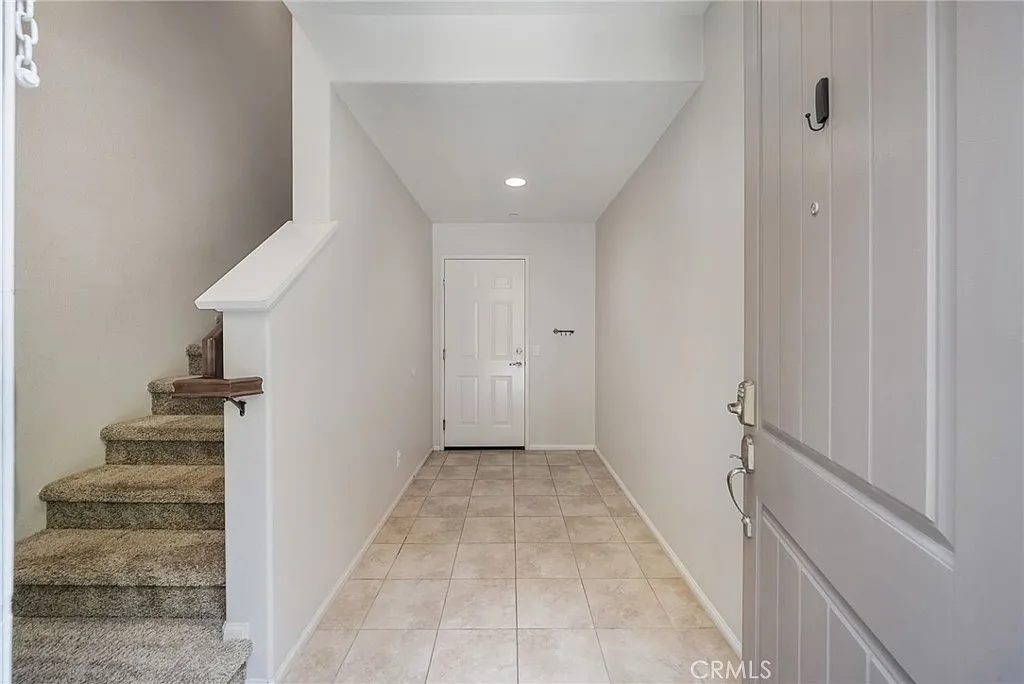 3 bed, 3.5 bath, 1716 sqft, $4,000 — Photo 4