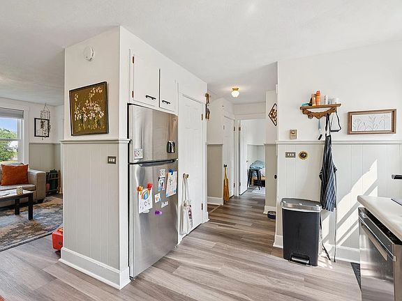 5th image of 8 Iris Ln #2