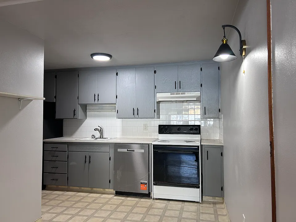 2900 NW Polk Ave #110