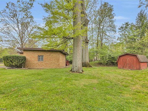 3rd image of 23290 Hilliard Blvd