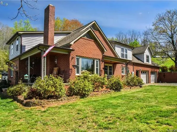 1254 Pisgah Dr, Canton, NC 28716