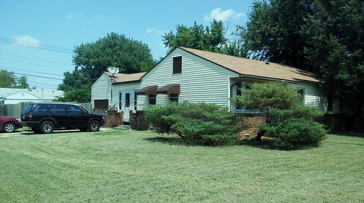 3 bed, 1200 sqft, $1,100 — Photo 4