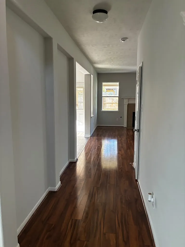 5 bed, 2383 sqft, $3,500 — Photo 4