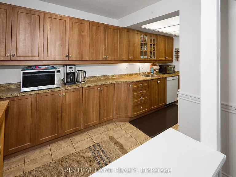 1535 Lakeshore Rd E #808 — Photo 10