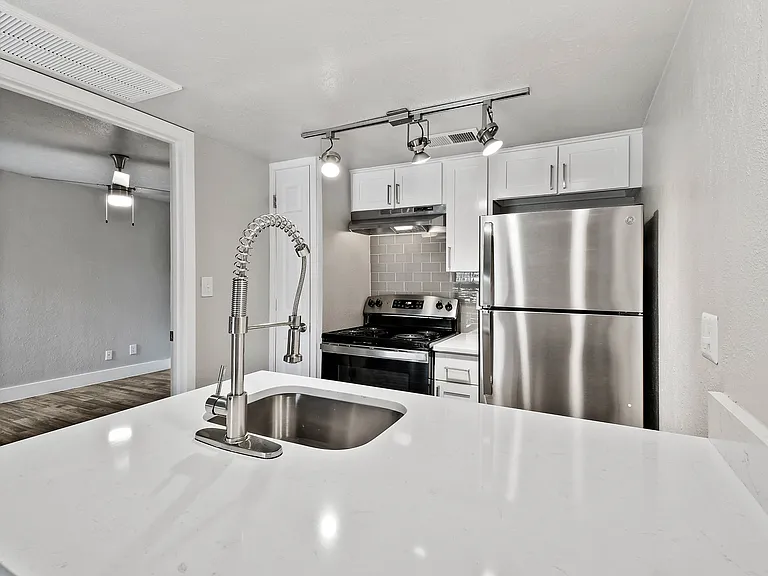 Waterford at Bellmar — Photo 10