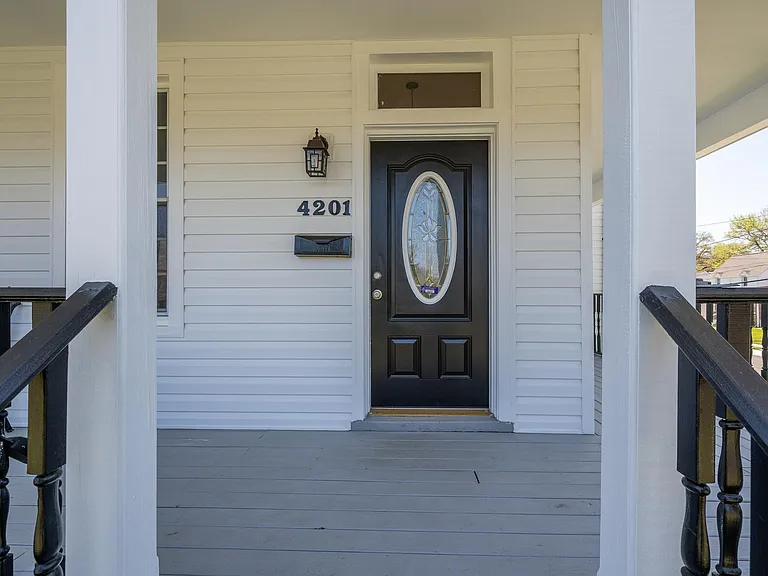 4201 E West Hwy — Photo 31