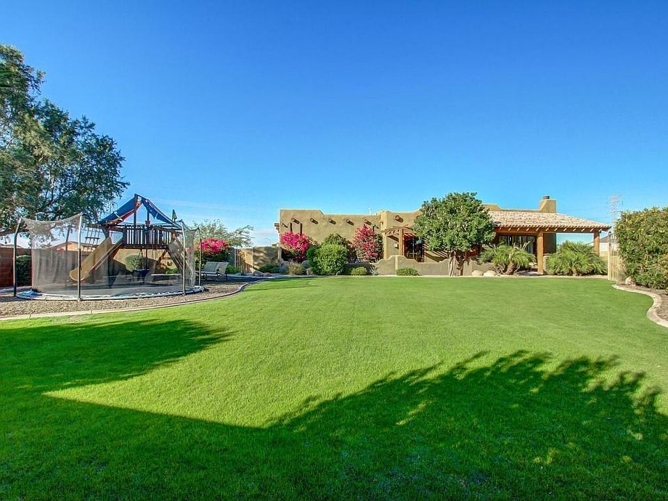 view of guest house from distance of main house