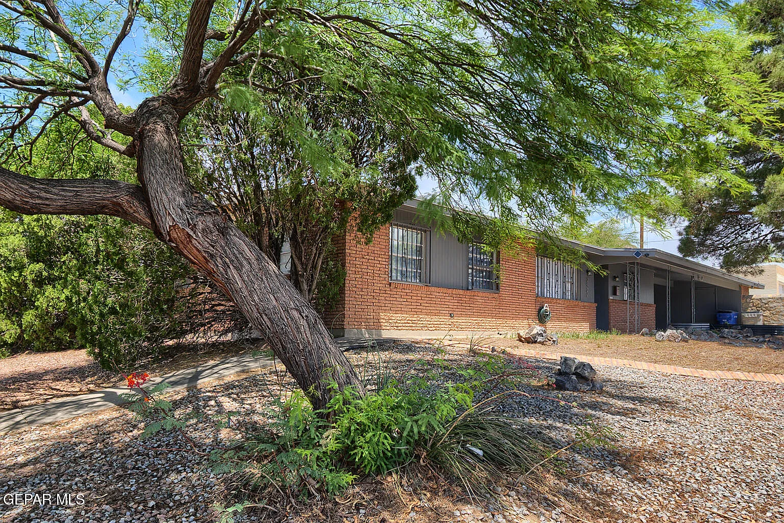 3 bed, 2.0 bath, 1707 sqft, $1,650 — Photo 3