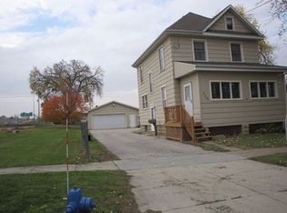 324 W 9th St, Waterloo, IA 50702