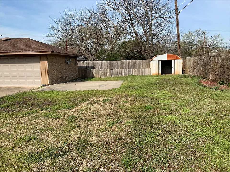 3 bed, 1842 sqft, $2,100 — Photo 3