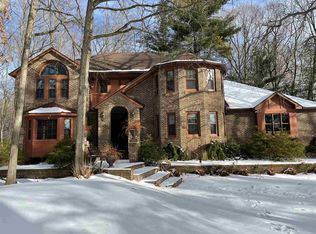 9625 York Woods Dr, Saline, MI