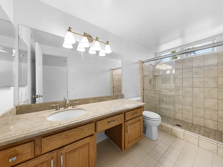 1518 S Brentford Ave — Photo 17