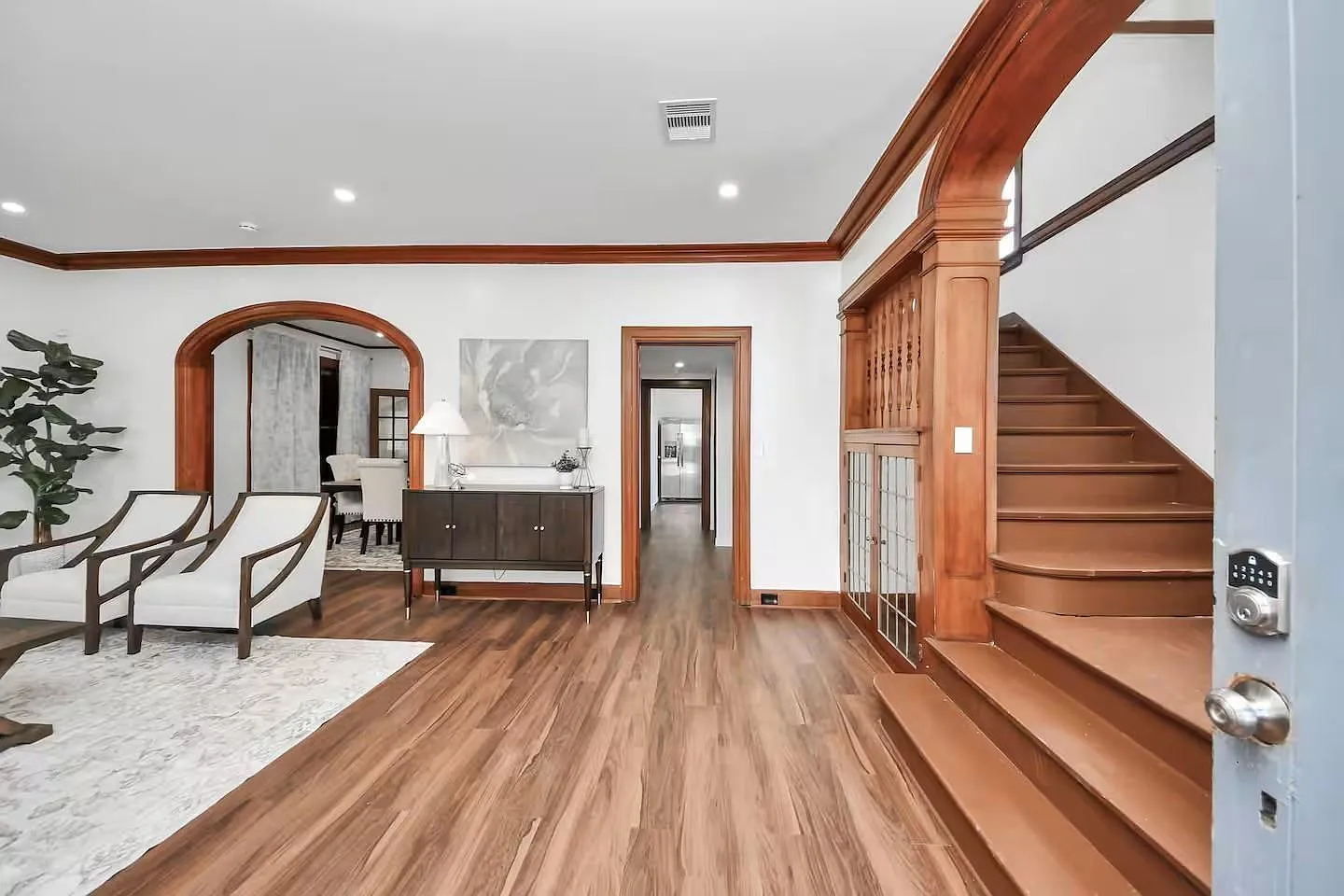 8 bed, 8.5 bath, 4295 sqft, $7,000 — Photo 2