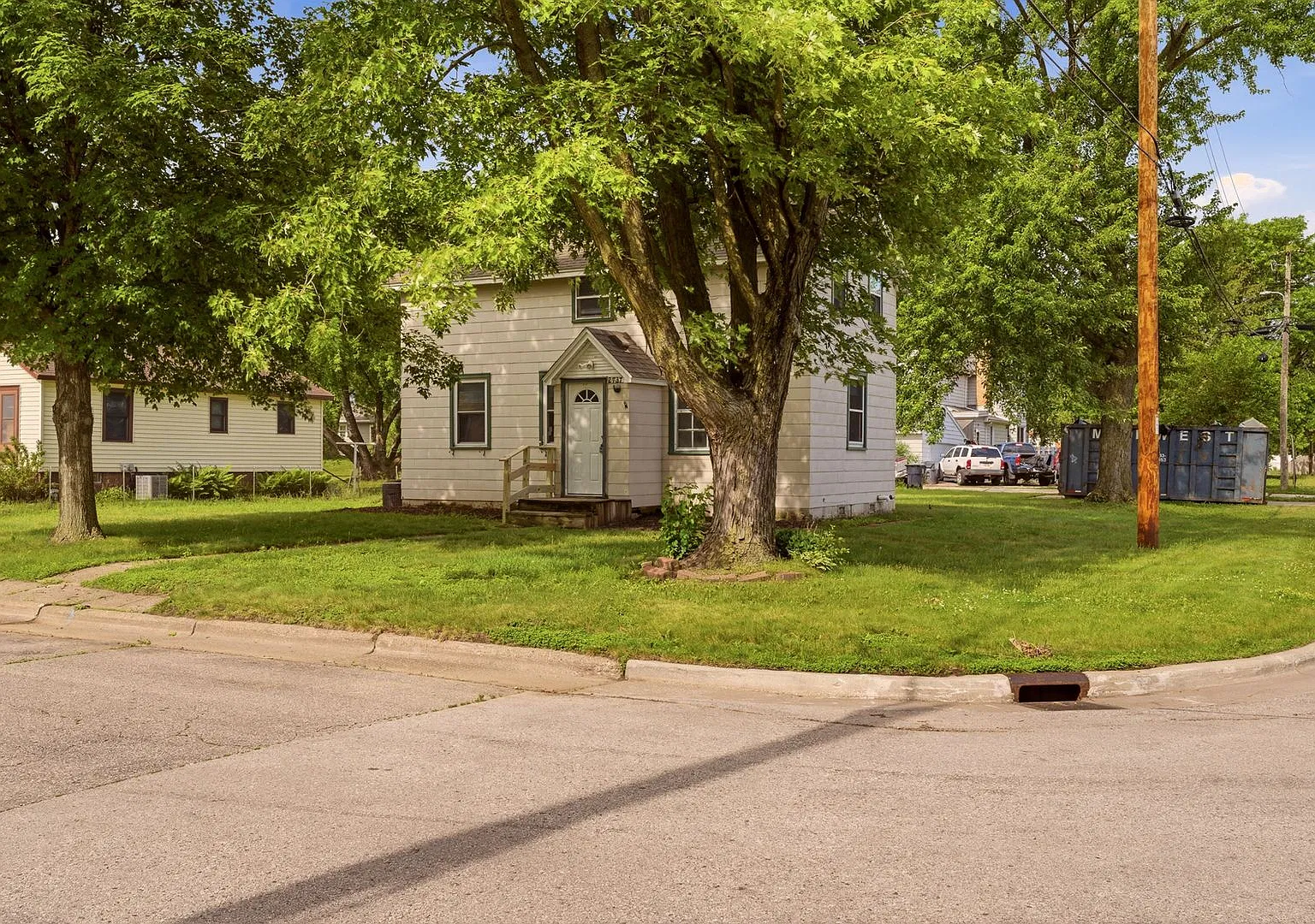 4 Bedroom Northside Single Family Home — Photo 4