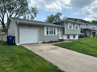 3121 Westmar Dr, Bettendorf, IA