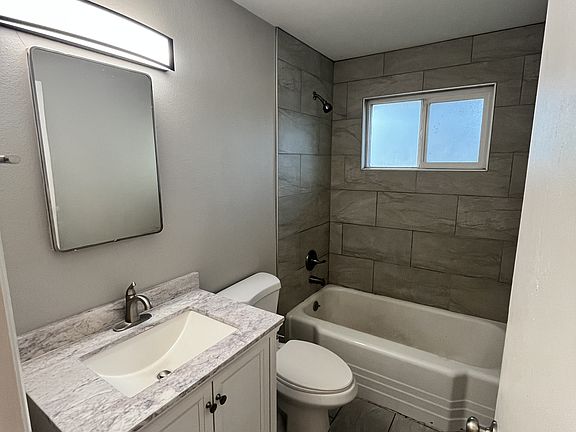 3rd image of 1400 NE 118th Ave APT 3