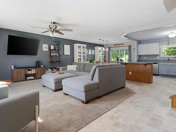 2nd image of 525 Thistle Dr