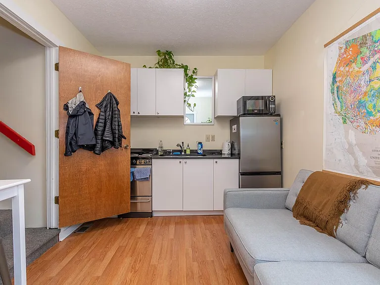 208 S Rogers St — Photo 16