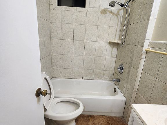 4th image of 3162 Havenpark Ave