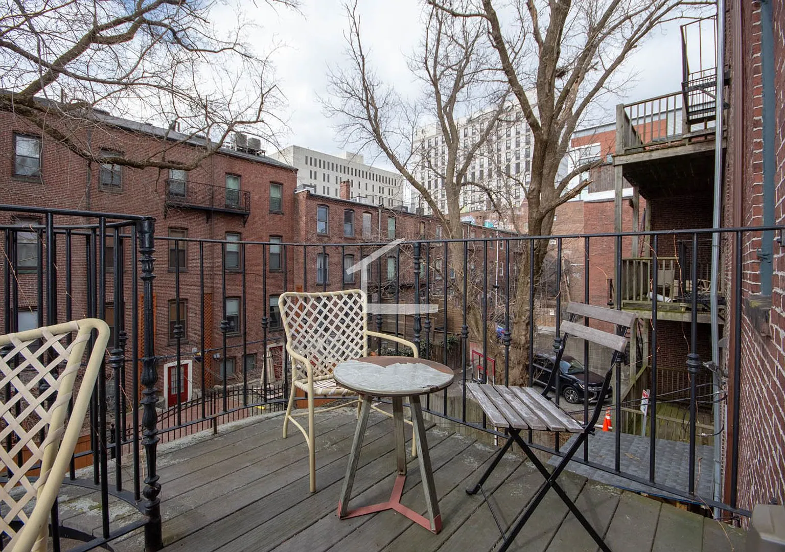 Nicely renovated 4 bed unit near Northeastern! — Photo 2