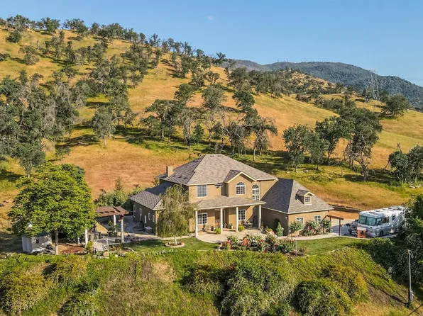 5679 Wildcat Dr, Sanger, CA 93657