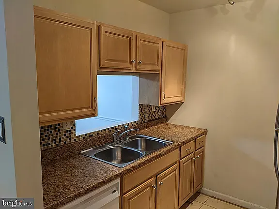 423 Ashton Ln — Photo 4