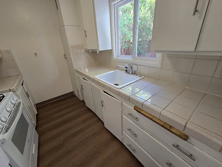 844 Adams St — Photo 22