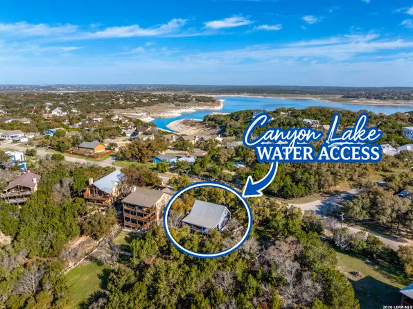 1262 Paradise Dr, Canyon Lake, TX 78133