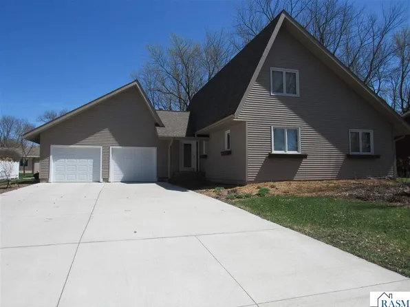 211 Tanglewood Ln, Blue Earth, MN 56013