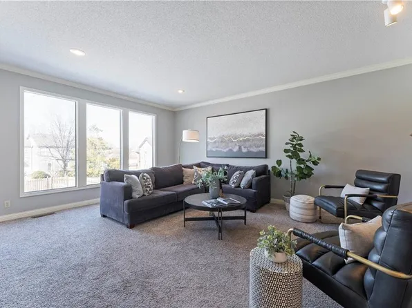 5104 W 157th St, Overland Park, KS 66224