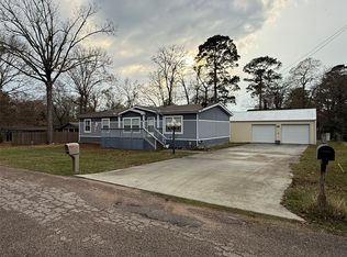 178 Commanche Dr, Onalaska, TX 77360