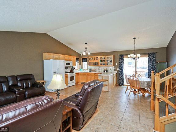 3rd image of 12980 Isanti St NE