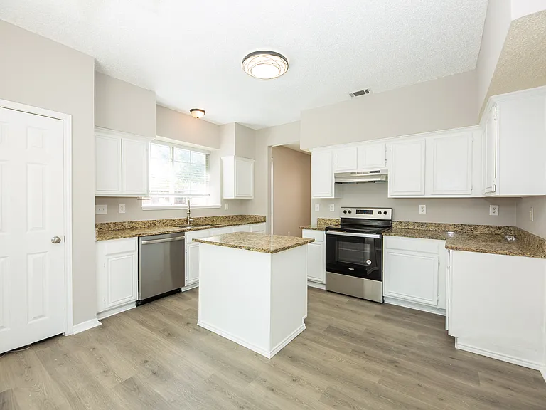 6718 Scarlet Dr — Photo 9