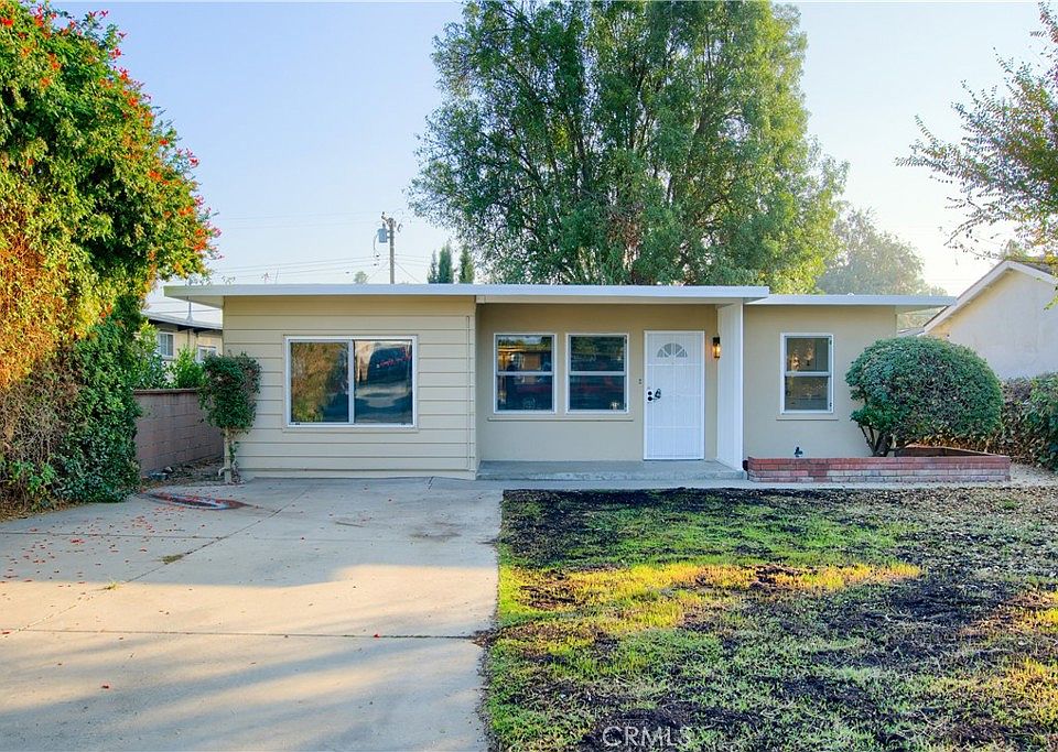1st image of 118 E De Anza Cir