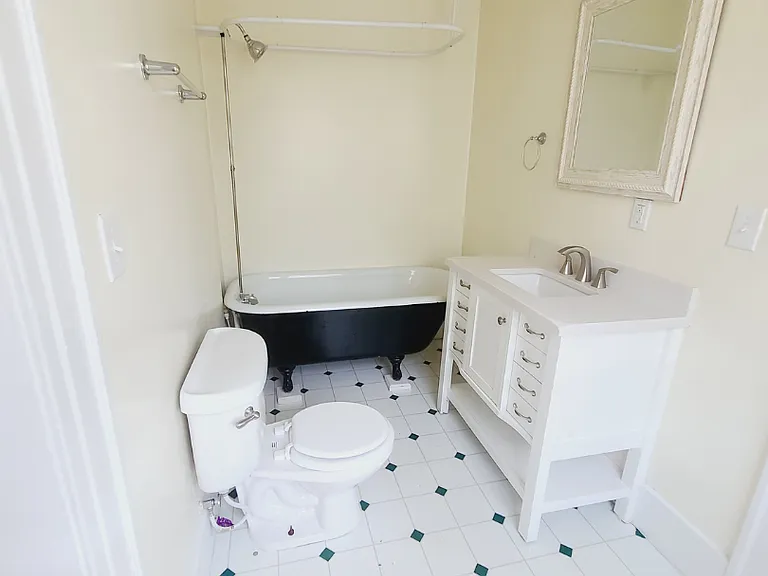2097 Heckle St #B — Photo 10