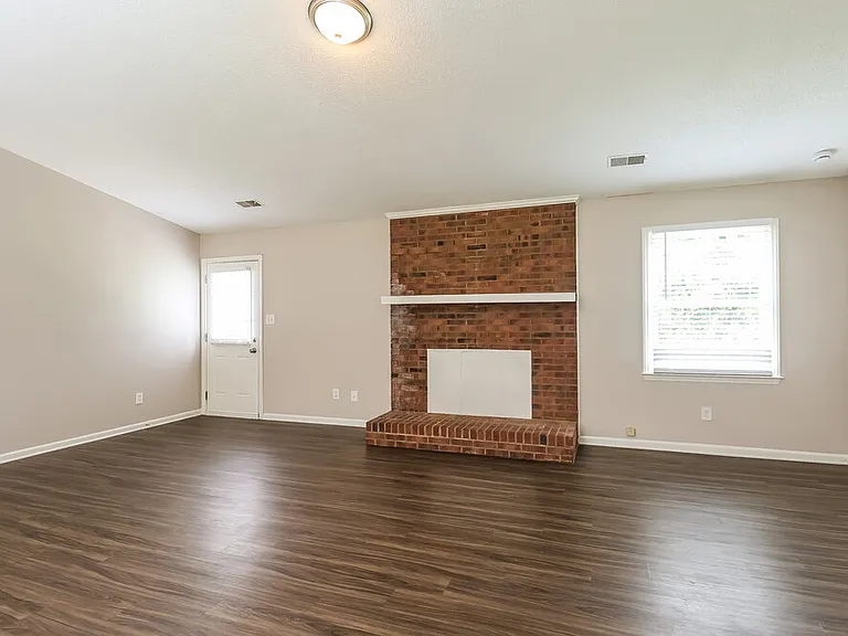 3557 Heather Ln — Photo 5