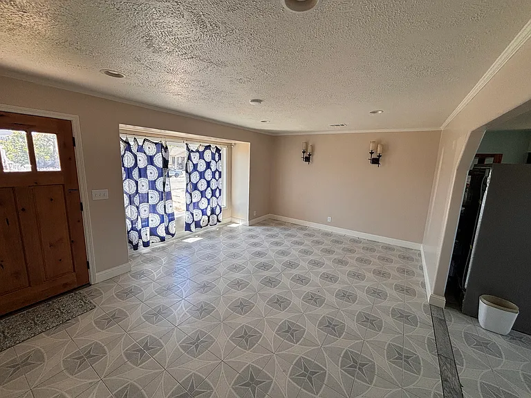 213 Paloma Ave — Photo 8