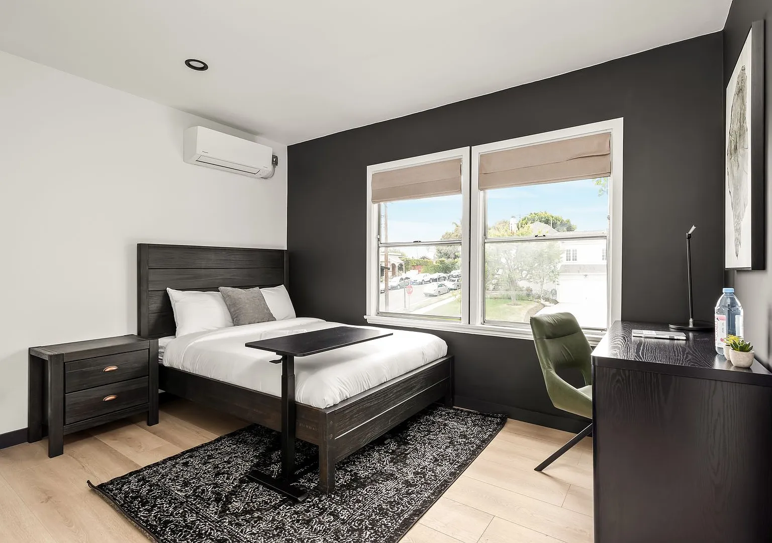 A 4 Bedroom, 3 Bathroom apartment with common areas and a fully functional kitchen at 1476 Malcol... — Photo 1