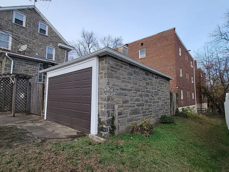 1806 Garrett Rd — Photo 5
