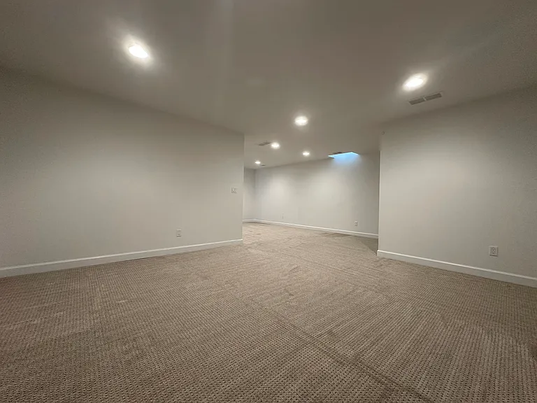 1555 Ruffner Ave — Photo 29
