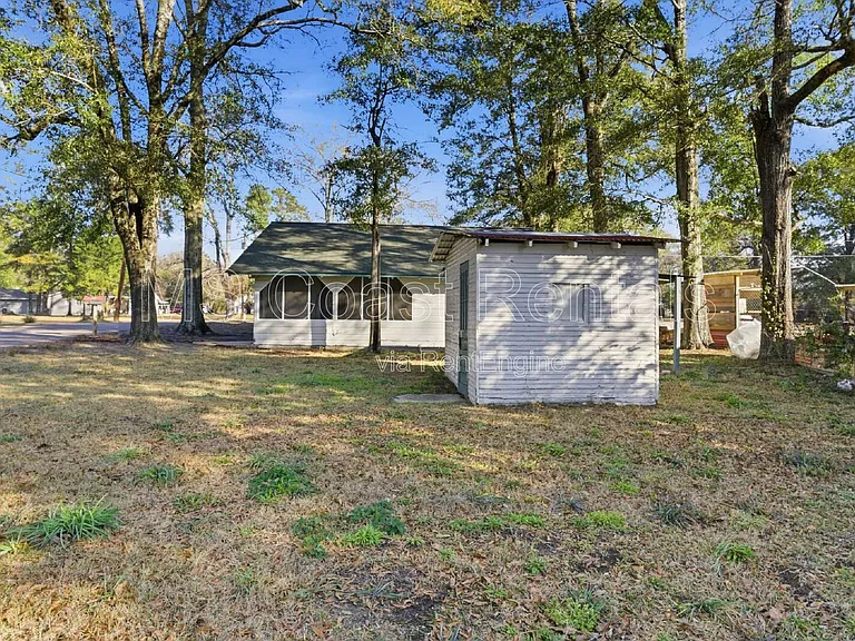 20 Martha Ave — Photo 30