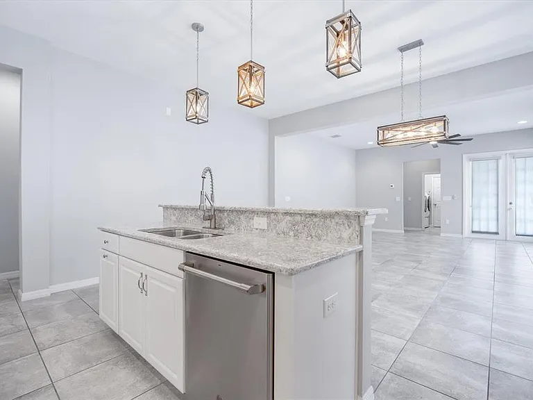 6523 Watson Rd — Photo 10
