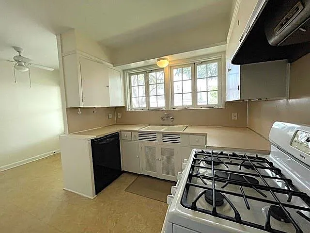 2102 Milford St #1 — Photo 12