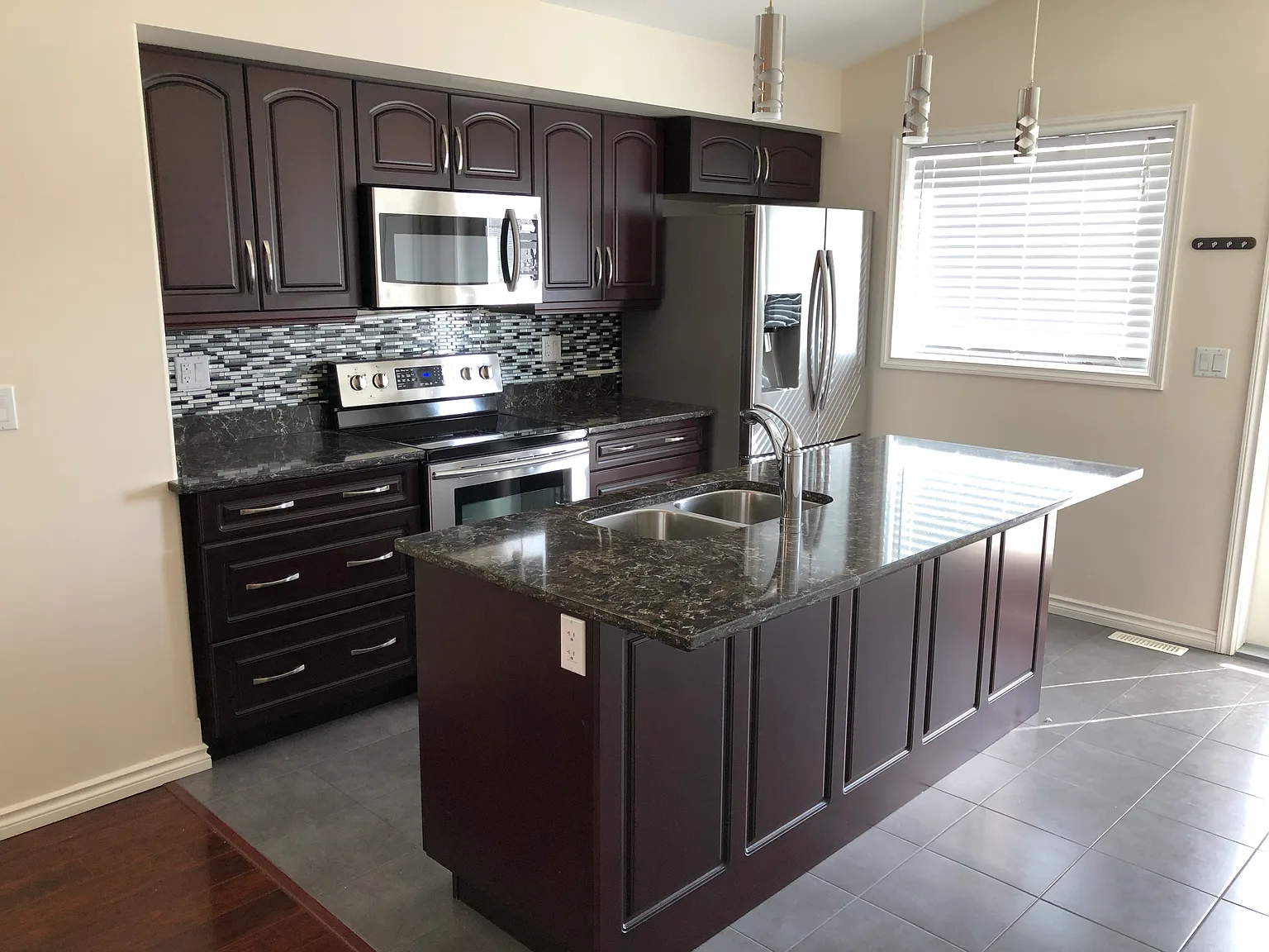 A - 283 Wyant Lane, Saskatoon Main Floor Suite | 3 Bedrooms | 2 Bathrooms — Photo 4