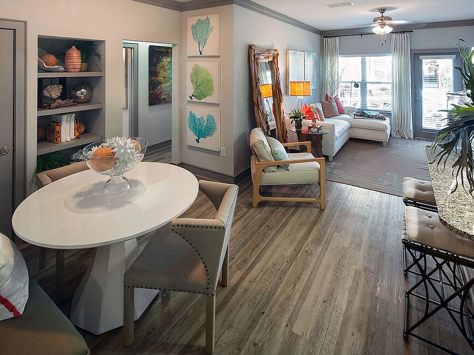 Sorrel - Dining Area with Built-in Shelving
