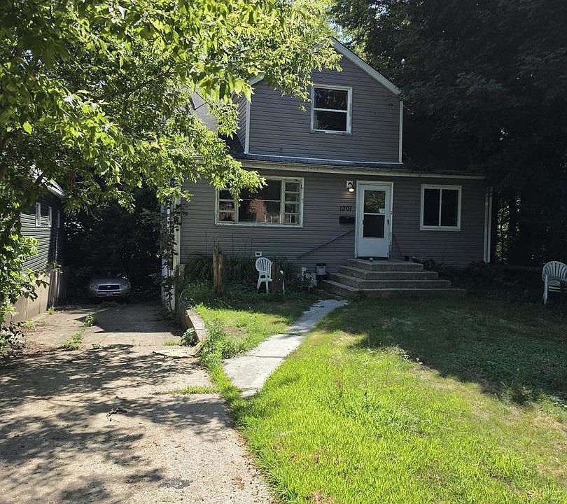 1st image of 1307 Eastview Dr